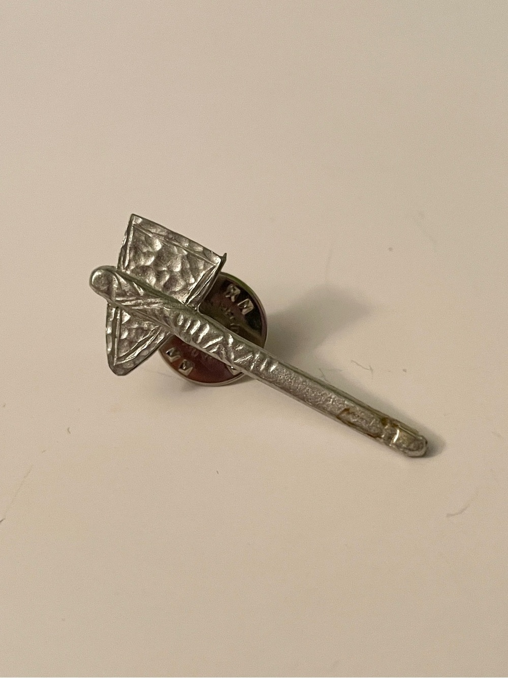 Vintage Silver Tone Metal Tomahawk Hatchet Brooch Pin - Picture 12 of 13